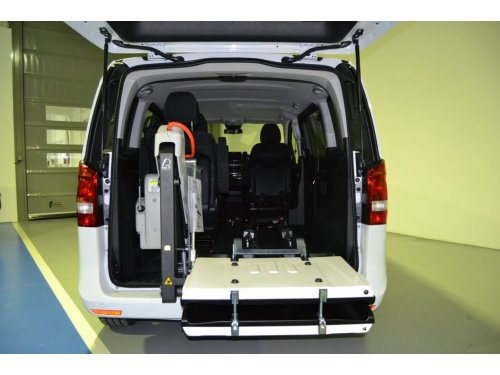 Vehículo adaptado para silla de ruedas