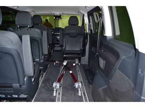 vehículo adaptado sujeción para silla de ruedas